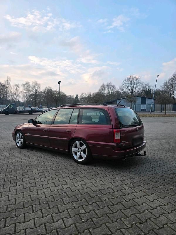 Gebraucht Opel Omega 170 PS (125 kW) 2000 Rot Kombi
