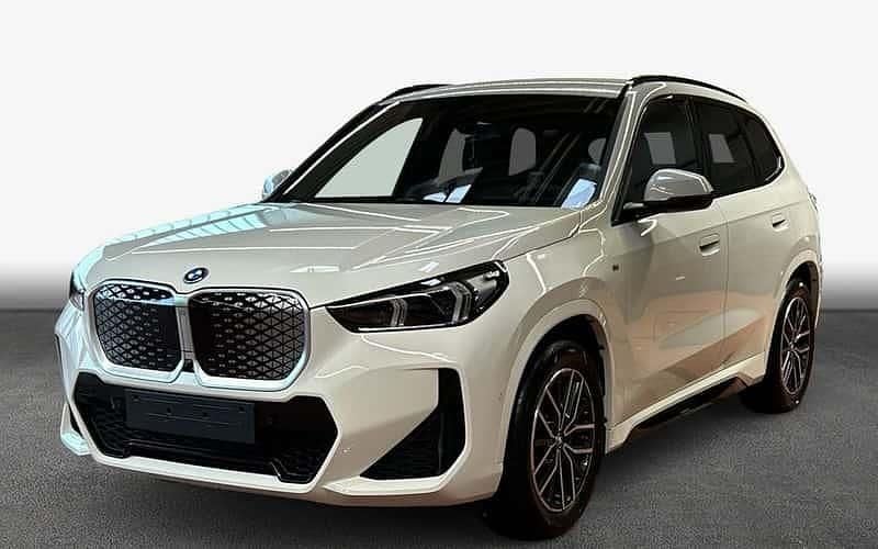 Weiß Neu 2025 BMW iX1 M Sport SUV | 47.890 € (Guter Preis) - Bild 1/4