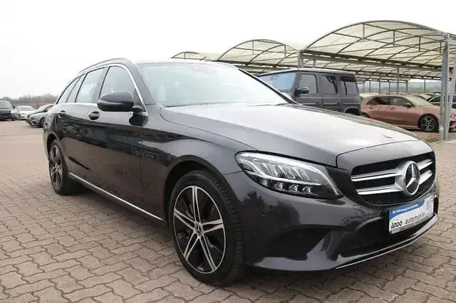Gebraucht Mercedes C300e Avantgarde 306 PS (225 kW) 2021 Andere Limousine