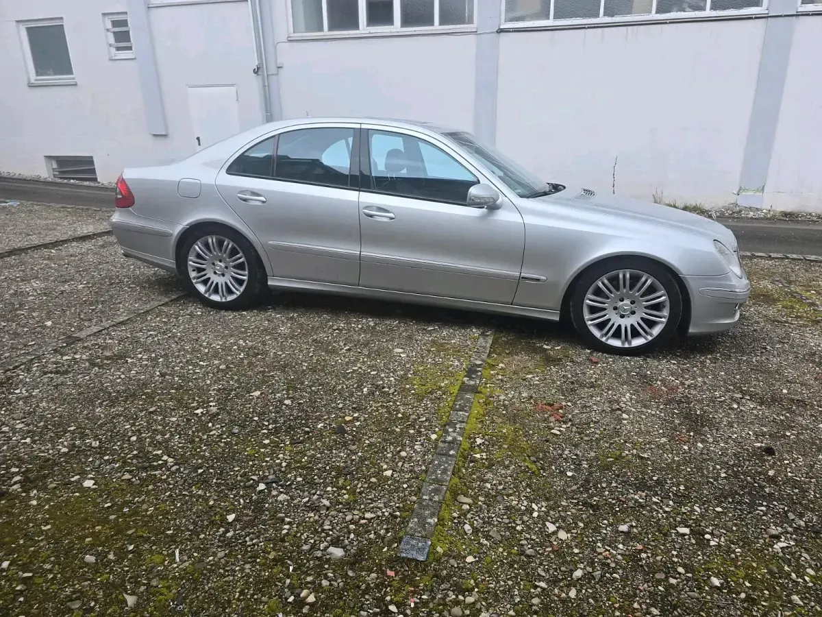 Gebraucht Mercedes E280 190 PS (139 kW) 2007 Silber Limousine