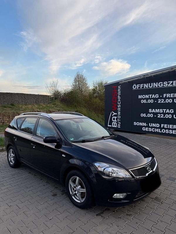 Schwarz Gebraucht 2012 Kia Ceed Kombi | 3.300 € (Guter Preis) - Bild 1/4