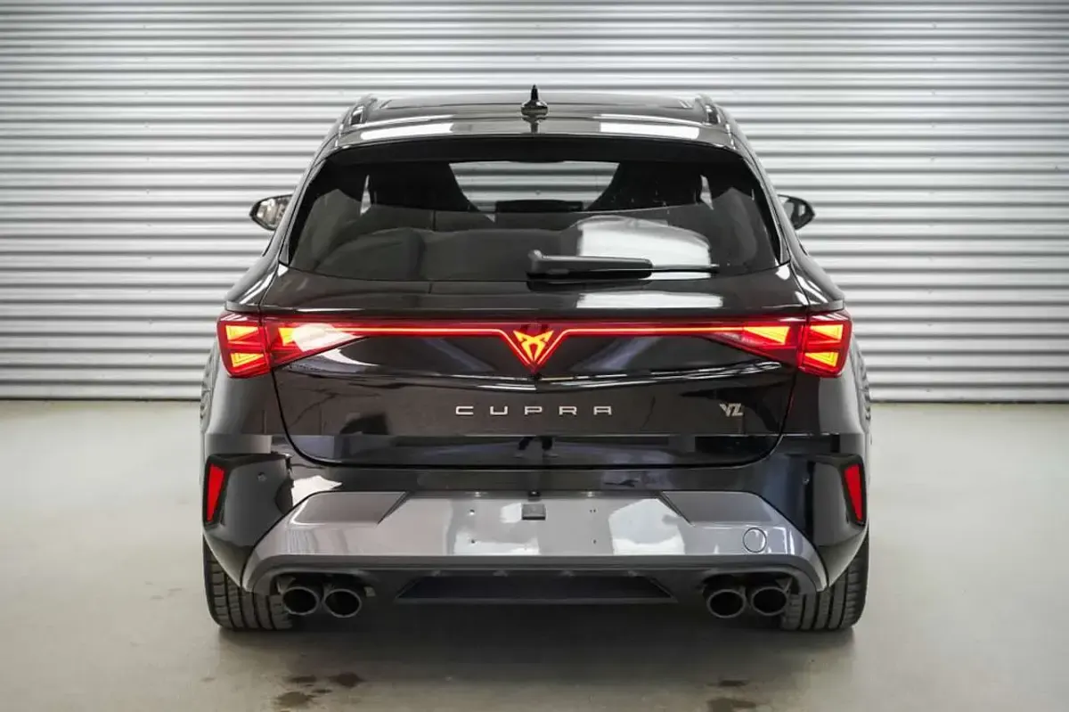 Gebraucht Cupra Leon VZ 333 PS (244 kW) 2025 Midnight black Kombi