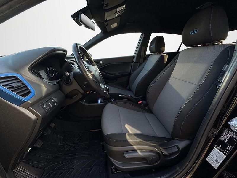 Gebraucht Hyundai i20 Passion 84 PS (61 kW) 2016 Schwarz Limousine