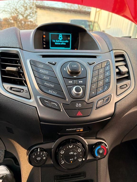 Gebraucht Ford Fiesta Trend 80 PS (58 kW) 2014 Rot Kleinwagen