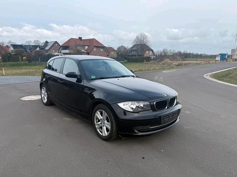 Gebraucht BMW 120 177 PS (130 kW) 2010 Schwarz Kleinwagen