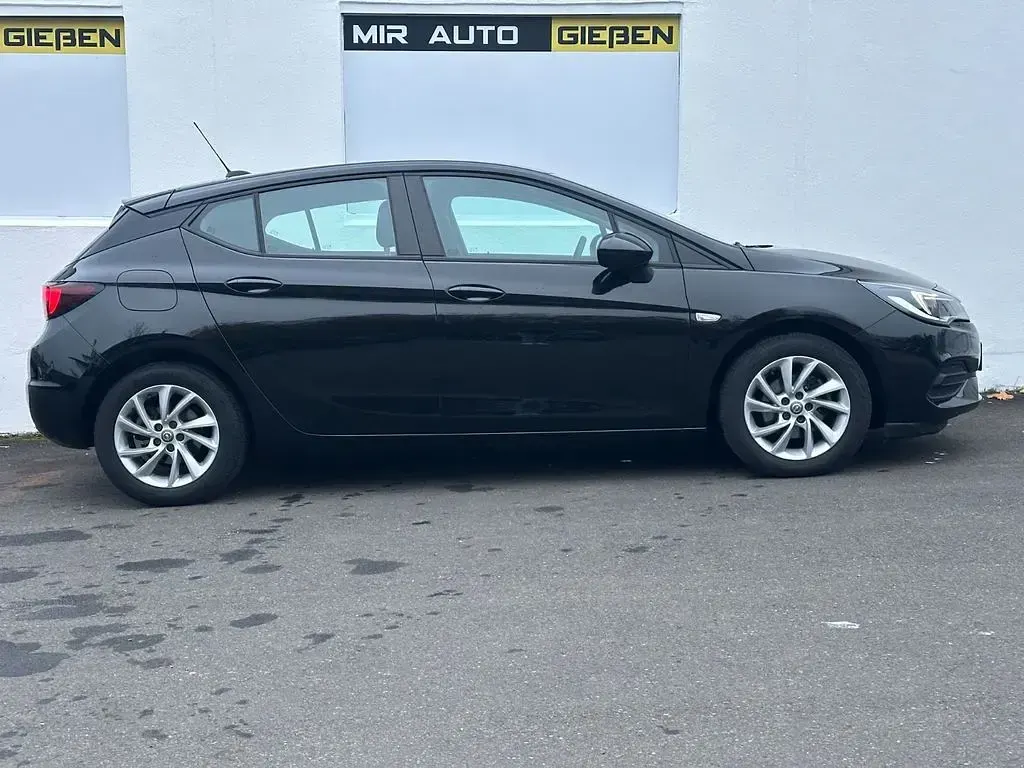 Gebraucht Opel Astra 105 PS (77 kW) 2021 Schwarz Limousine