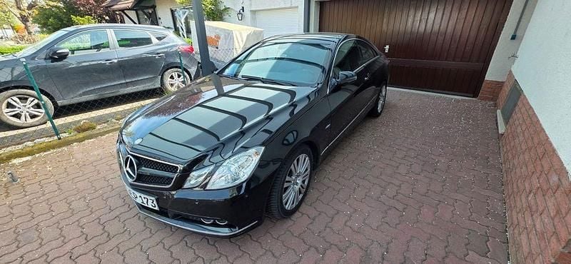 Gebraucht Mercedes E250 204 PS (150 kW) 2009 Schwarz Coupé
