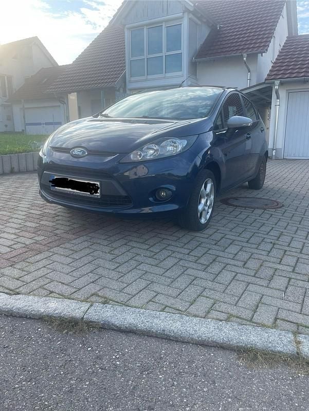 Blau Gebraucht 2011 Ford Fiesta Kleinwagen | 2.000 € - Bild 1/4
