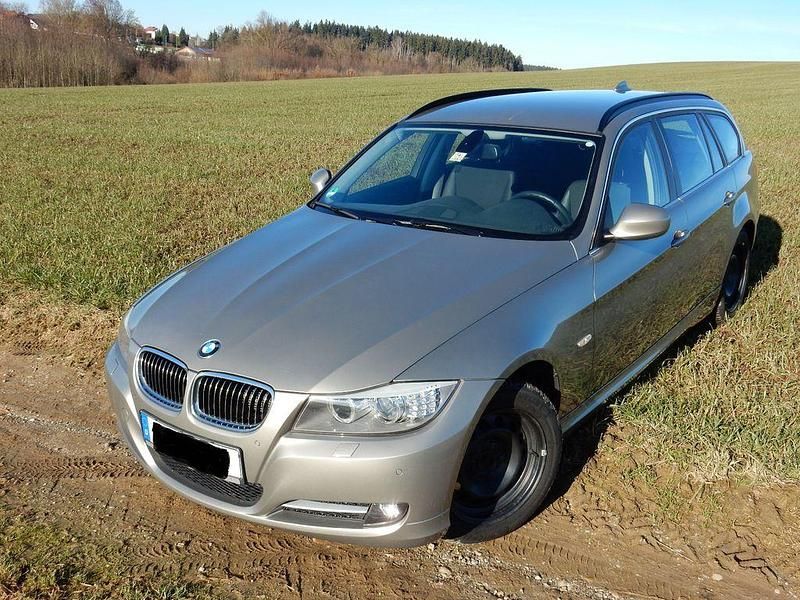 Beige Gebraucht 2012 BMW 320 Lifestyle Kombi | 7.150 € (Fairer Preis) - Bild 1/4