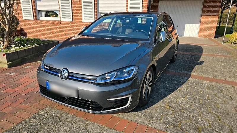 Grau Gebraucht 2018 VW e-Golf Kleinwagen | 16.999 € (Teuer) - Bild 1/4