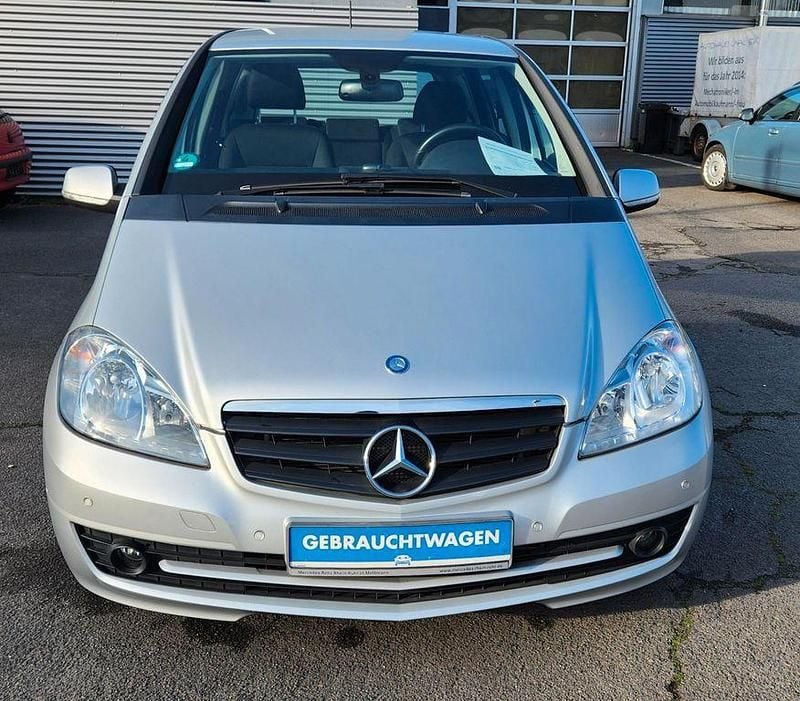 Silber Gebraucht 2010 Mercedes A180 Van / Kleinbus | 4.500 € (Guter Preis) - Bild 1/4