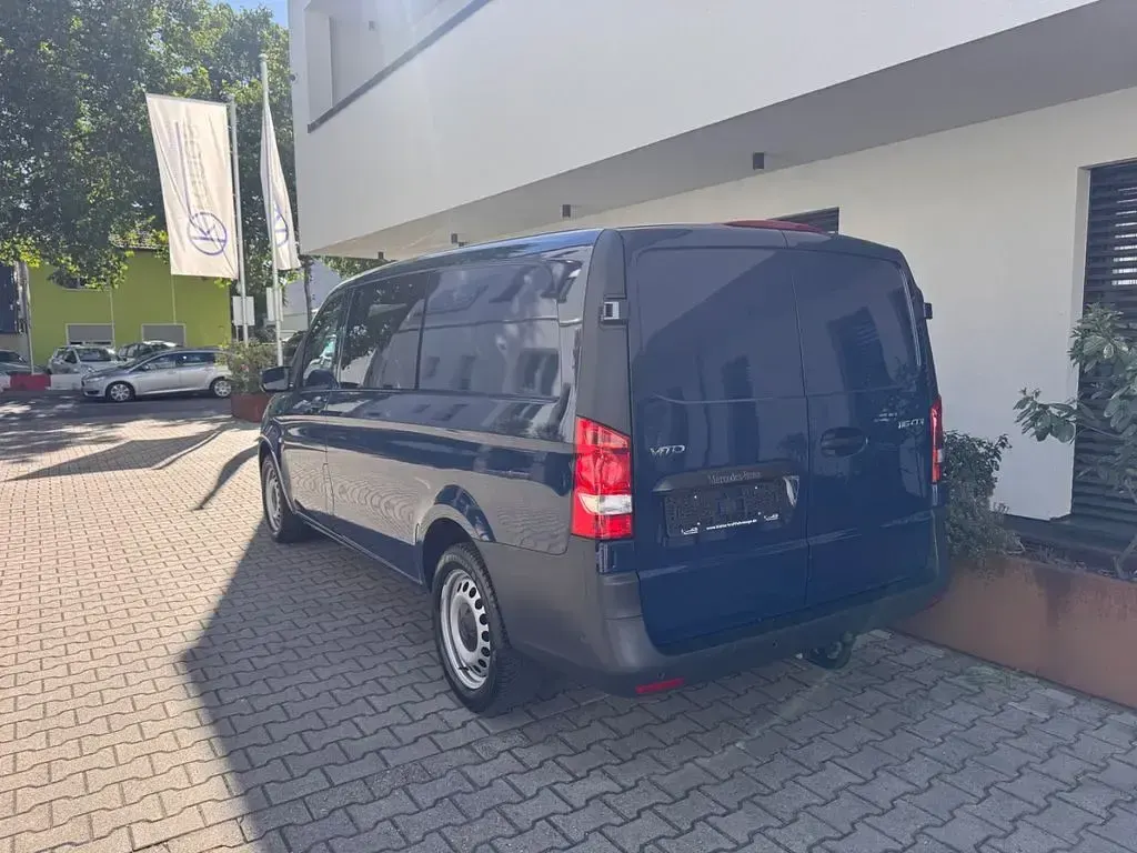 Gebraucht Mercedes Vito 163 PS (119 kW) 2023 Blau Van