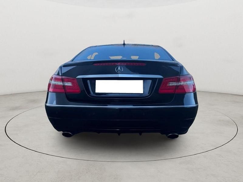 Gebraucht Mercedes E300 252 PS (185 kW) 2011 Schwarz Coupé