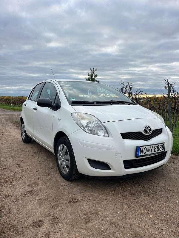 Gebraucht Toyota Yaris 69 PS (50 kW) 2011 Limousine