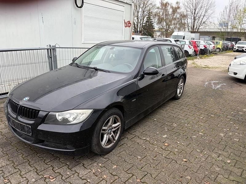 Gebraucht BMW 318 129 PS (94 kW) 2006 Schwarz Kombi