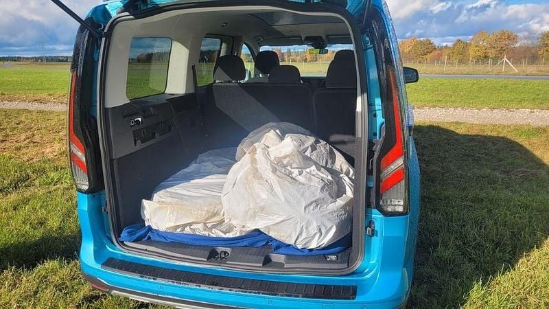 Gebraucht Ford Tourneo Connect Titanium 114 PS (83 kW) 2022 Blau Van / Kleinbus