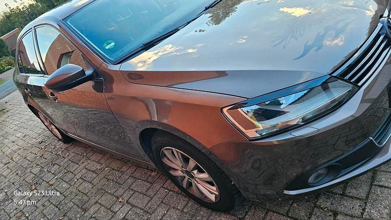 Gebraucht VW Jetta 122 PS (89 kW) 2014 Braun Limousine