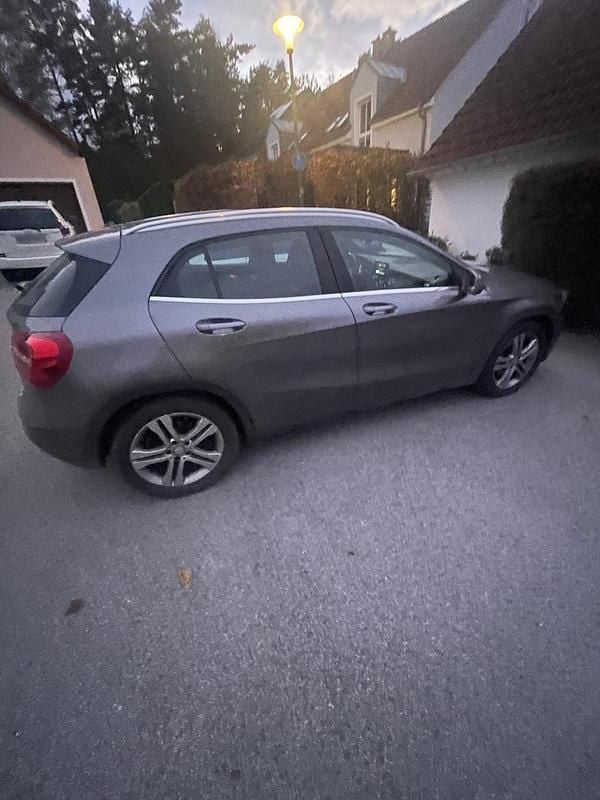 Gebraucht Mercedes GLA200 160 PS (117 kW) 2014 Grau SUV