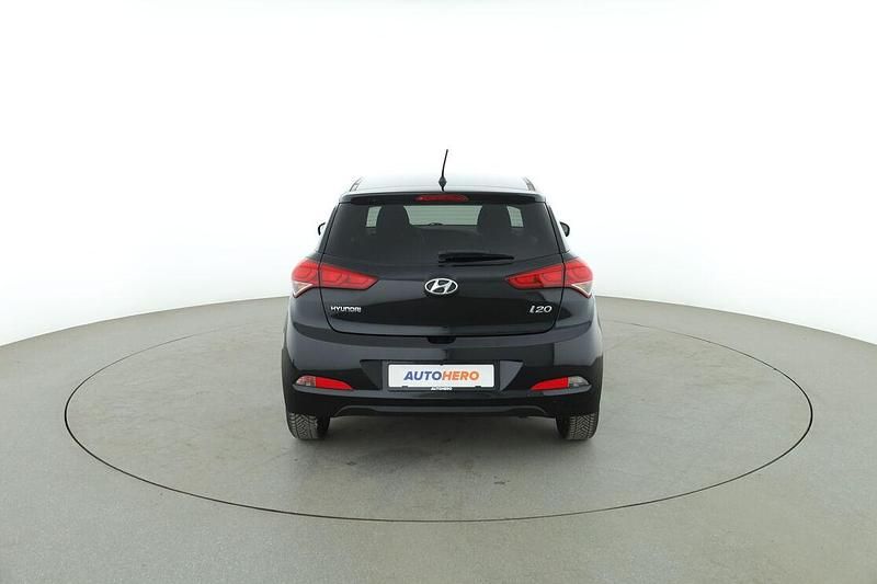 Gebraucht Hyundai i20 Passion 84 PS (61 kW) 2018 Schwarz Limousine