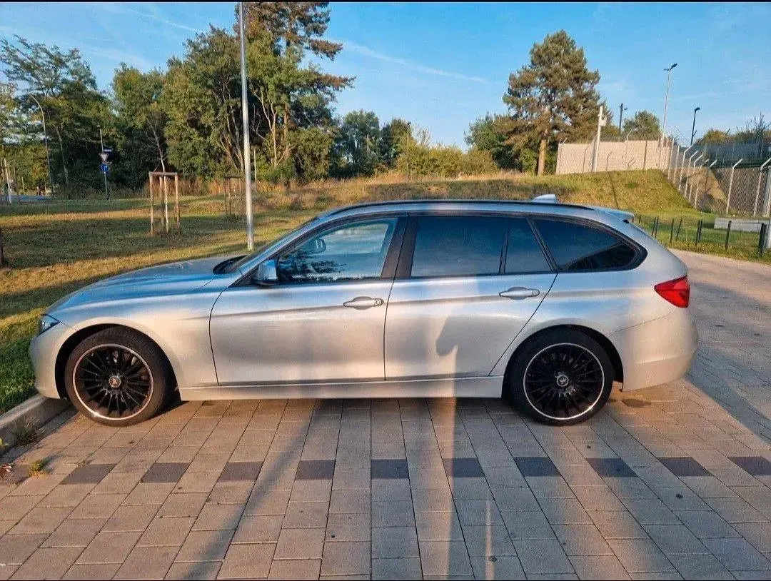 Gebraucht BMW 318 150 PS (110 kW) 2016 Silber Kombi