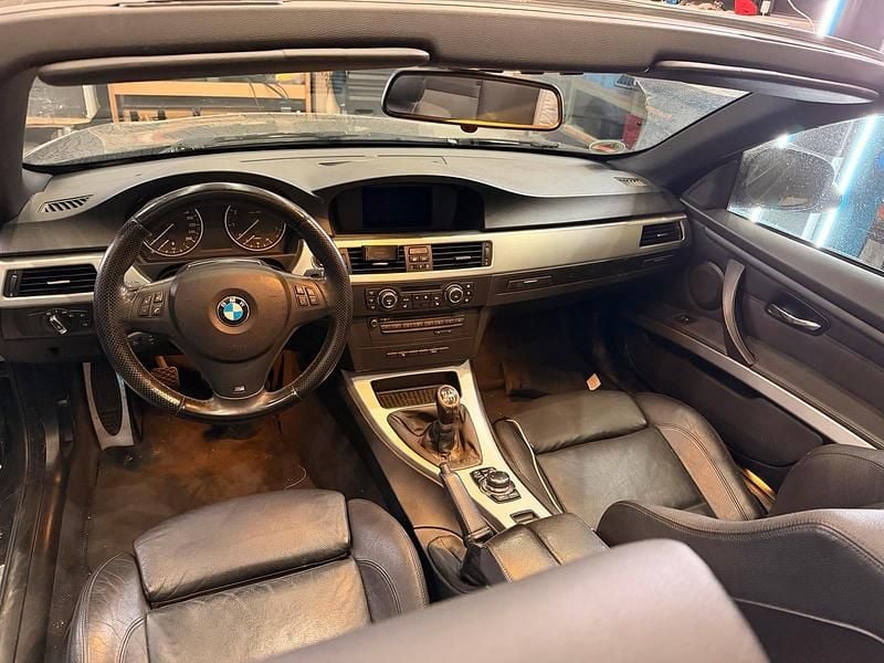 Gebraucht BMW 320 Cabriolet M Sport 170 PS (125 kW) 2010 Schwarz Cabrio