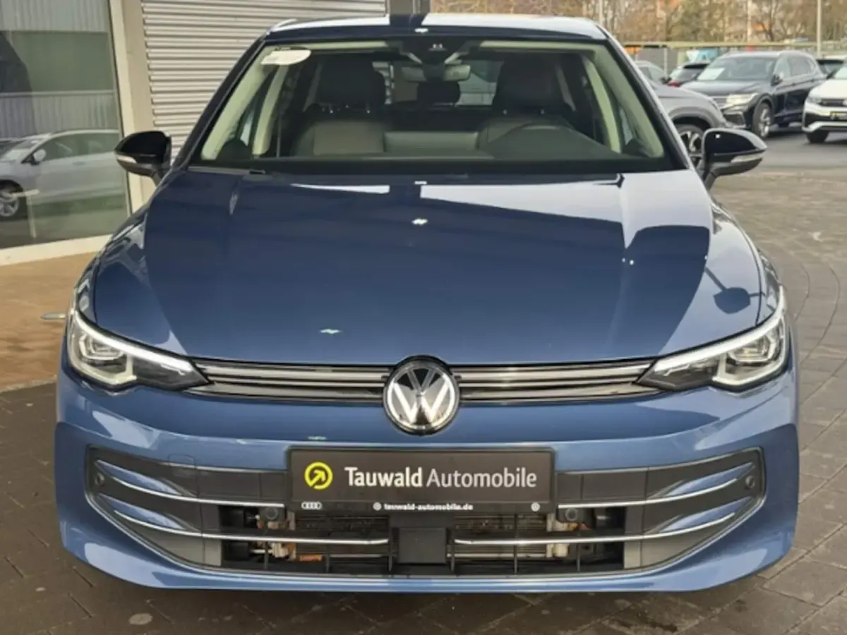 Second-hand VW Golf VIII Goal 150 CP (110 kW) 2025 Albastru Berlinǎ