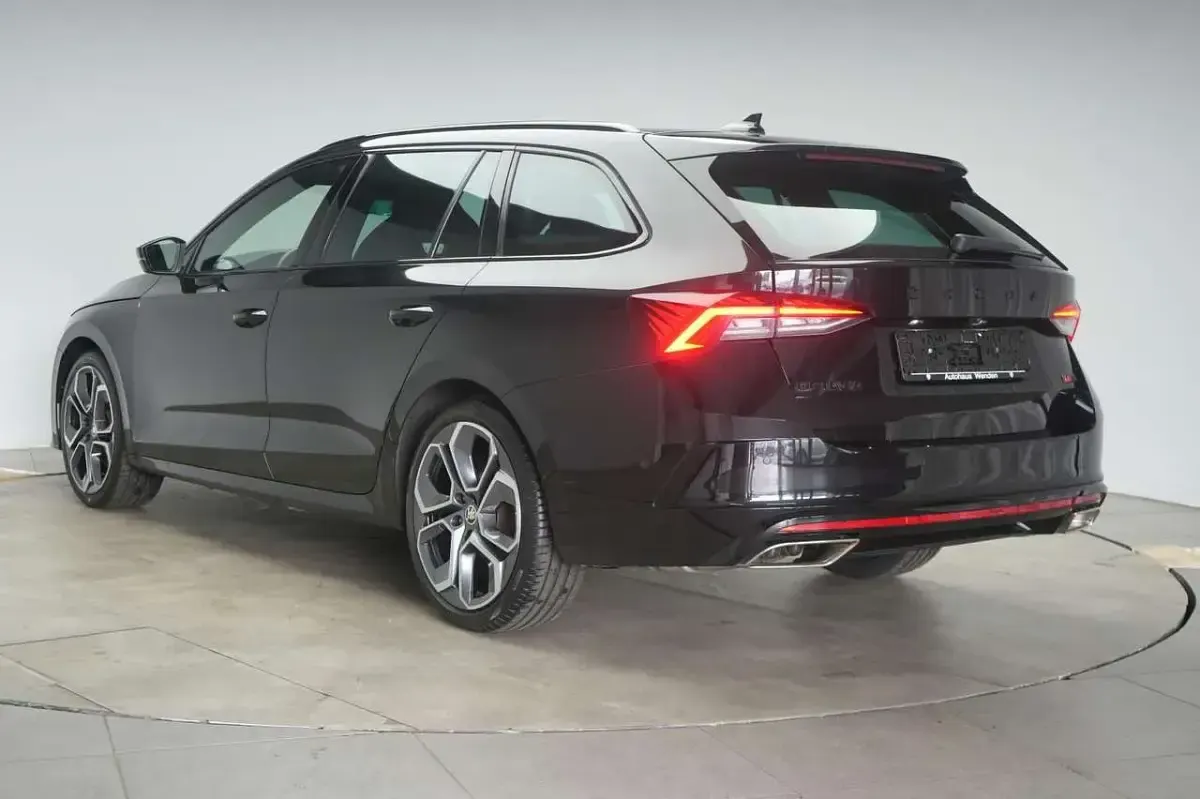 Gebraucht Skoda Octavia RS 200 PS (147 kW) 2023 Black magic pearlescent Kombi