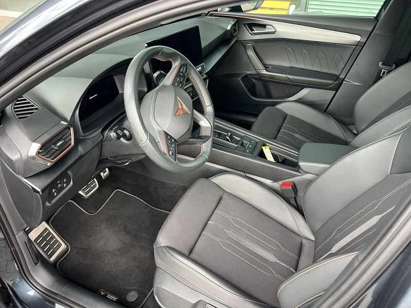 Używany Cupra Leon VZ 300 KM (220 kW) 2024 Szary Sedan/Limuzyna