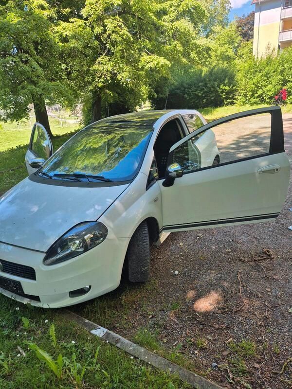 Weiß Gebraucht 2008 Fiat Grande Punto Kleinwagen | 1.000 € (Guter Preis) - Bild 1/4