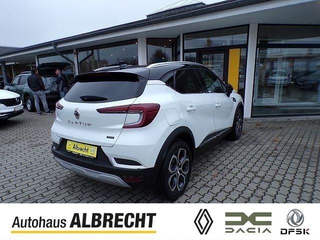 Gebraucht Renault Captur Techno 158 PS (116 kW) 2023 Perlmuttweiß metallic, black SUV
