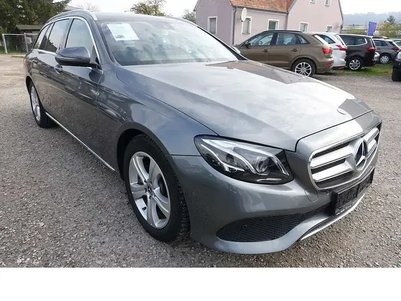 Gebraucht Mercedes E220 Avantgarde 194 PS (142 kW) 2017 Grau Kombi