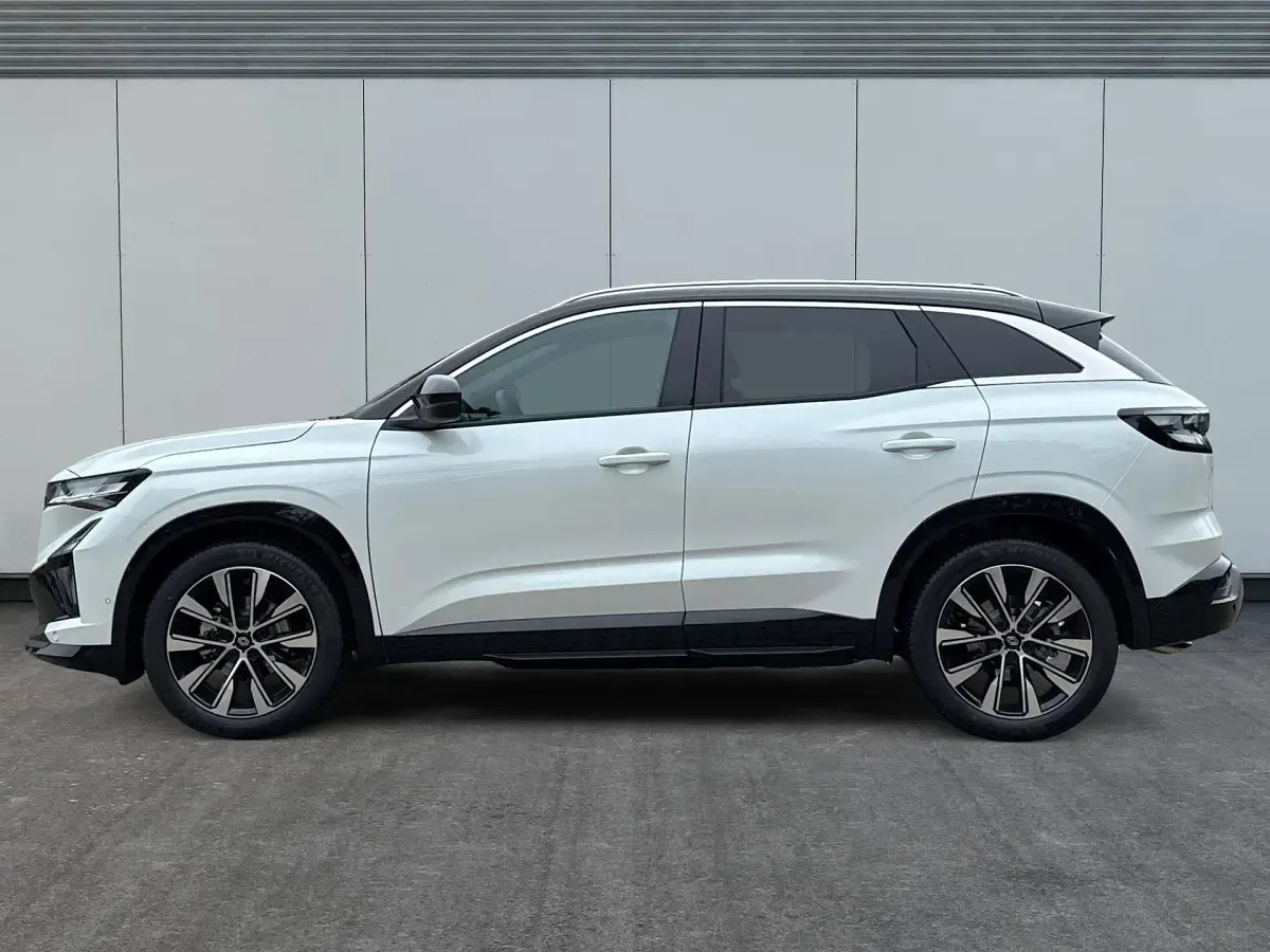 Neu Renault Austral Techno 148 PS (108 kW) 2026 Dezirrot mit dach in blackpearlschwarz SUV