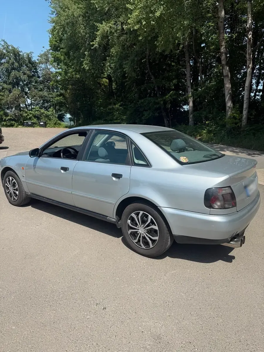 Gebraucht Audi A4 101 PS (74 kW) 1996 Silber Limousine