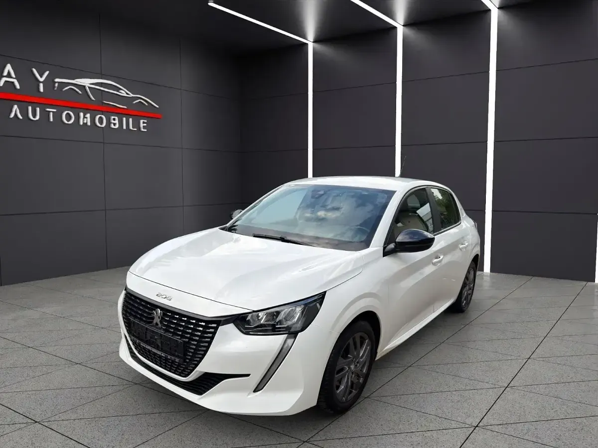 Gebraucht Peugeot 208 Active 102 PS (75 kW) 2022 Schwarz Kleinwagen