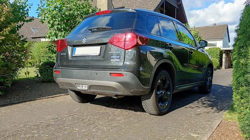 Gebraucht Suzuki Vitara Comfort+ 129 PS (94 kW) 2020 Schwarz SUV
