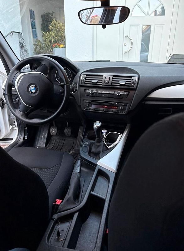 Gebraucht BMW 114 102 PS (75 kW) 2014 Weiß Kleinwagen