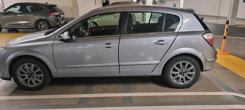Gebraucht Opel Astra 105 PS (77 kW) 2005 Grau Limousine
