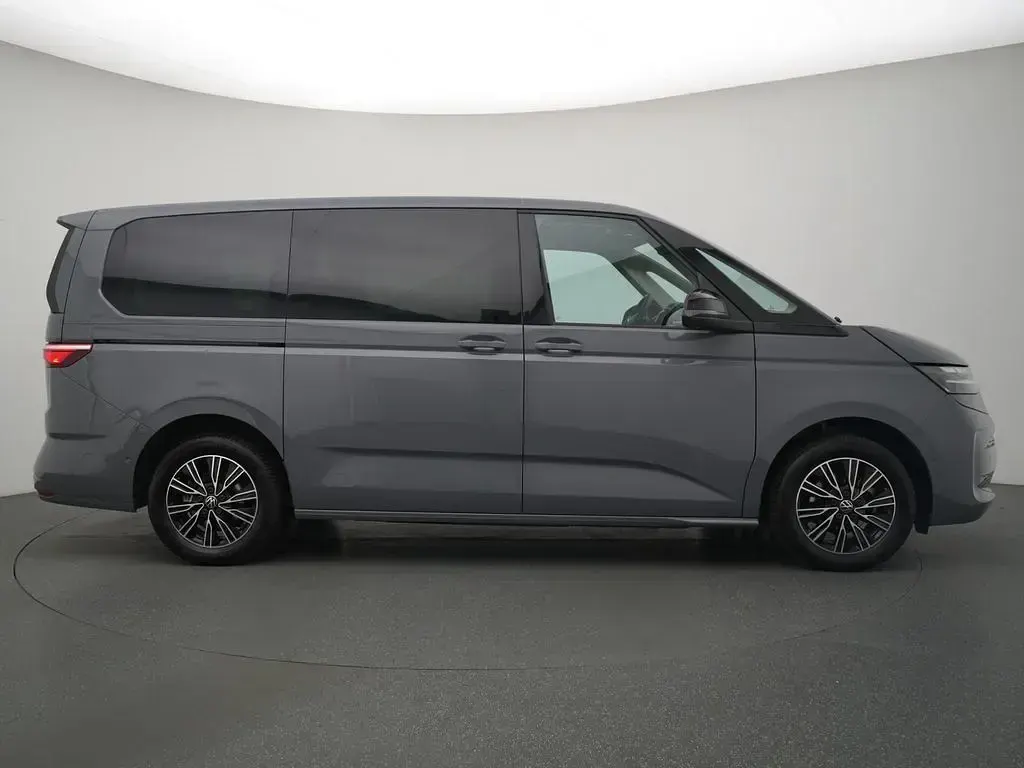 Gebraucht VW Multivan Life 150 PS (110 kW) 2024 Pure grey Van / Kleinbus