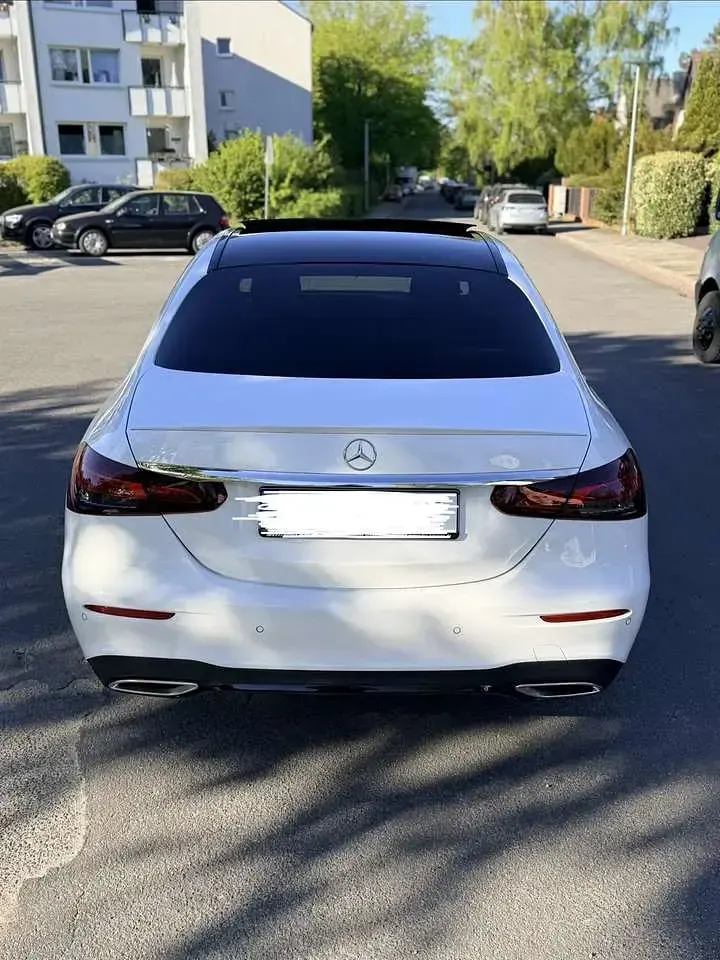 Gebraucht Mercedes E220 194 PS (142 kW) 2021 Weiß Limousine