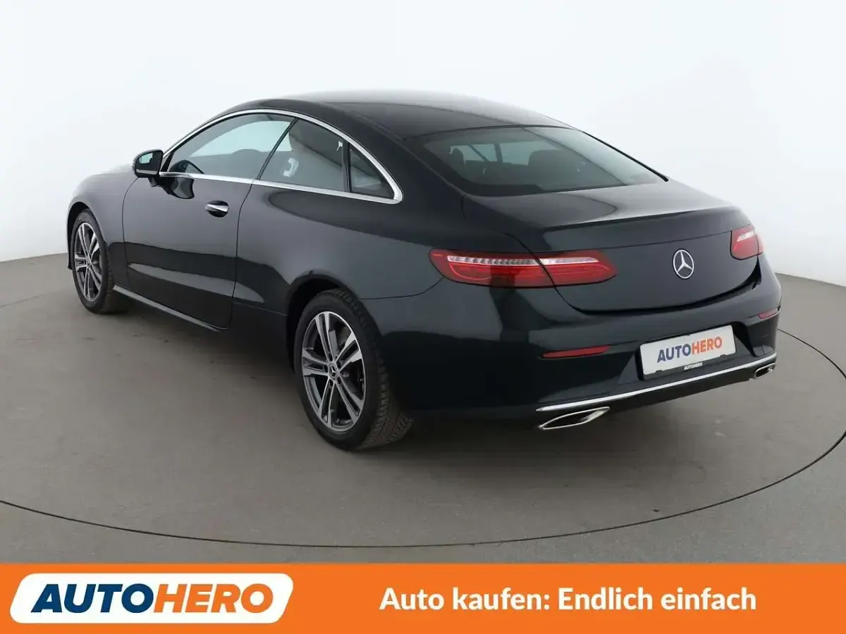 Gebraucht Mercedes E450 Avantgarde 389 PS (286 kW) 2022 Smaragdgruen Coupé