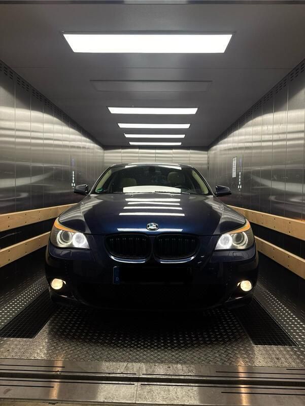 Blau Gebraucht 2009 BMW 530 Limousine | 9.700 € (Fairer Preis) - Bild 1/4