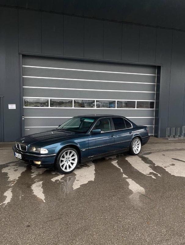 Blau Gebraucht 1996 BMW 728 Limousine | 2.500 € (Superpreis) - Bild 1/4
