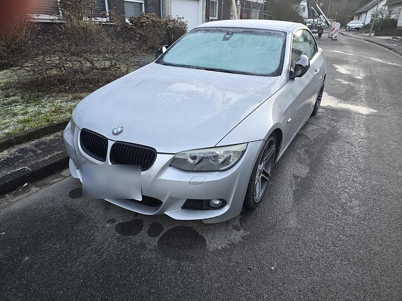 Silber Gebraucht 2011 BMW 325 Cabriolet Performance Cabrio | 13.900 € (Guter Preis) - Bild 1/4