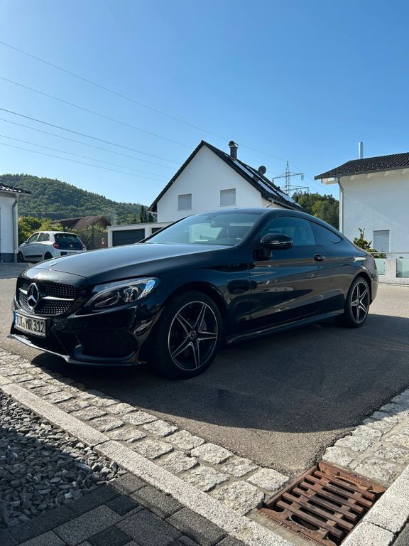 Schwarz Gebraucht 2017 Mercedes C300 AMG line Coupé | 28.300 € (Fairer Preis) - Bild 1/4