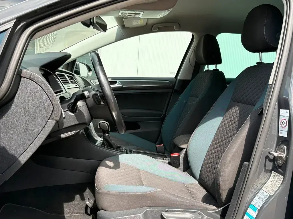 Gebraucht VW Golf VII Highline 150 PS (110 kW) 2019 Grau Limousine