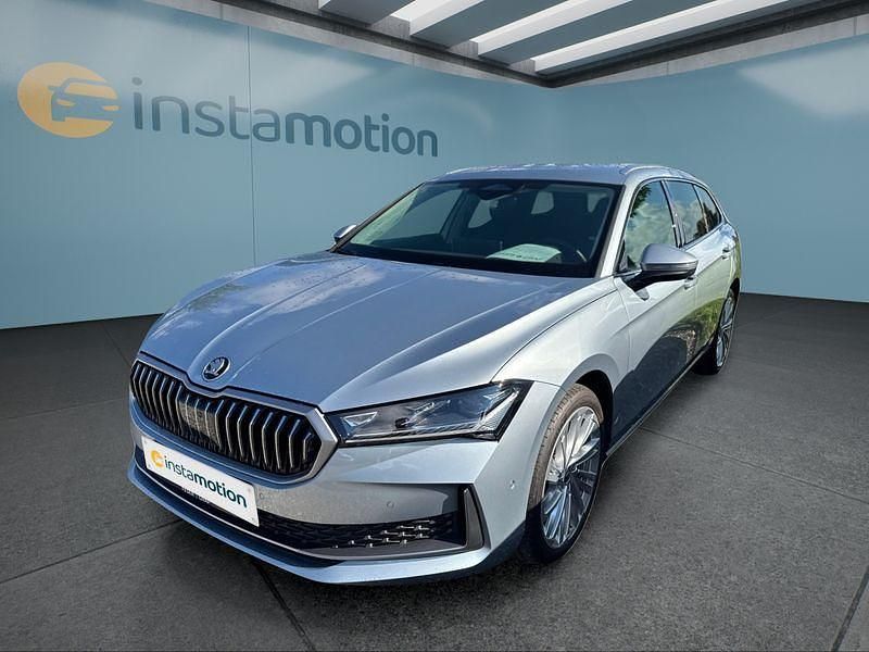 Silber Gebraucht 2025 Skoda Superb Kombi | 43.949 € - Bild 1/4
