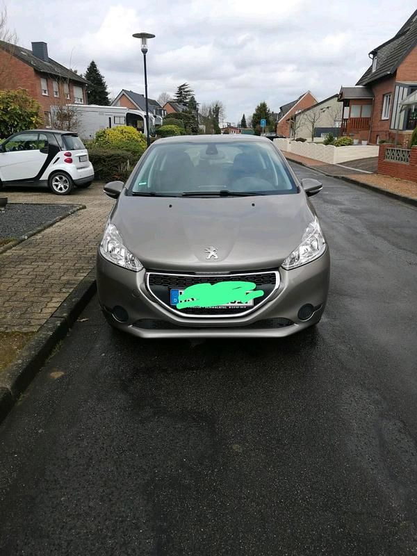Beige Gebraucht 2015 Peugeot 208 Kleinwagen | 5.299 € - Bild 1/4