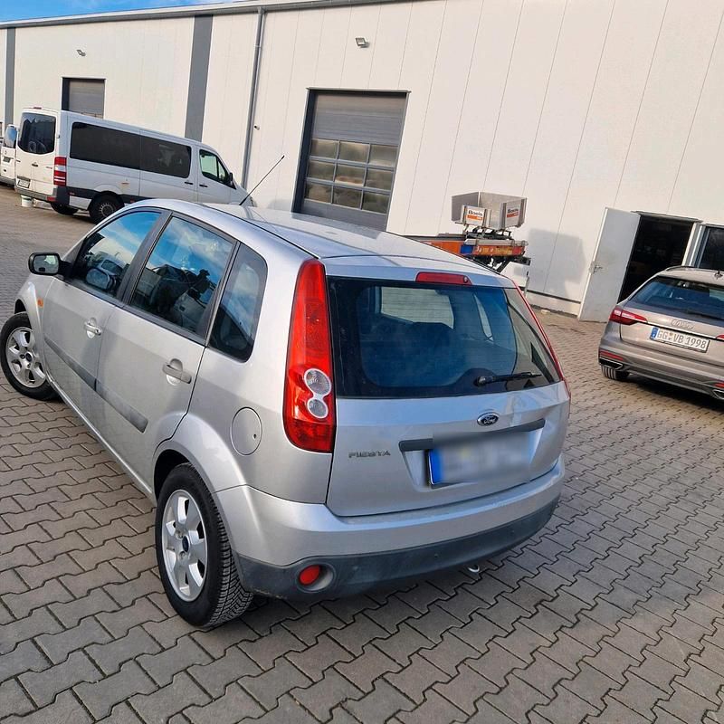Gebraucht Ford Fiesta 69 PS (50 kW) 2007 Silber Kleinwagen