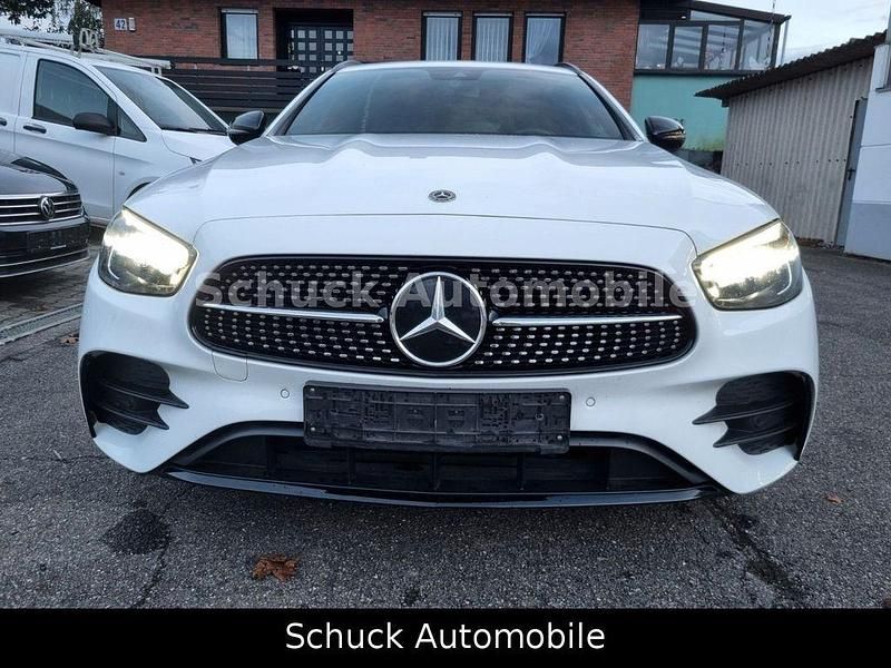 Gebraucht Mercedes E300 AMG 194 PS (142 kW) 2020 Weiß Limousine
