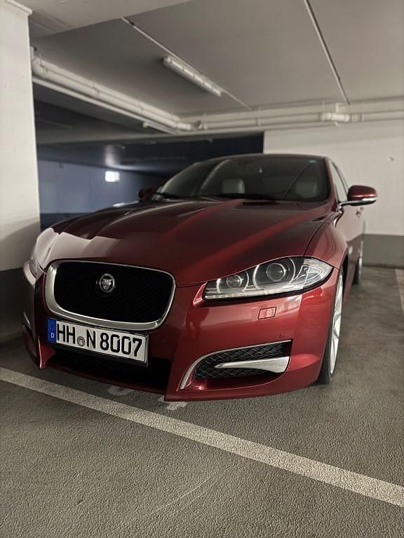 Rot Gebraucht 2013 Jaguar XF S Limousine | 13.800 € (Teuer) - Bild 1/4